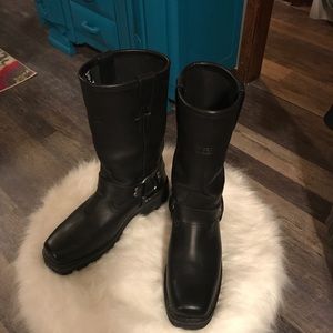 Men’s black leather motorcycle boots size 8M